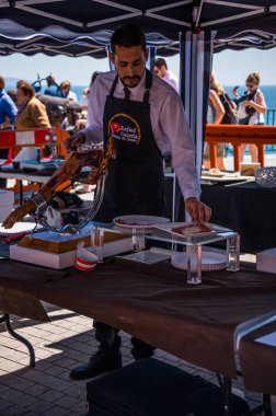 Nerja, İspanya - 15 Nisan 2018 Nerja, Andalusia, harika bir gösteri becerilerinin yer alan Jamon Serrano kesme olay profesyonellerin geleneksel rekabet