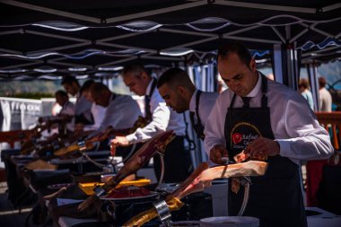 Nerja, İspanya - 15 Nisan 2018 Nerja, Andalusia, harika bir gösteri becerilerinin yer alan Jamon Serrano kesme olay profesyonellerin geleneksel rekabet