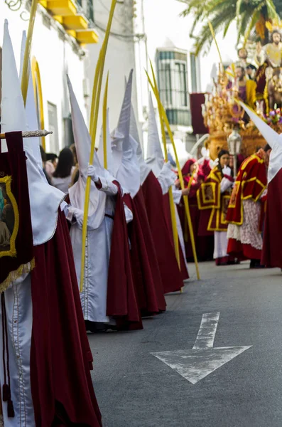 Velez Malaga, İspanya - 25 Mart 2018 insanlar geçit töreninde kutsal hafta İspanyol bir şehirde, Paskalya katılan