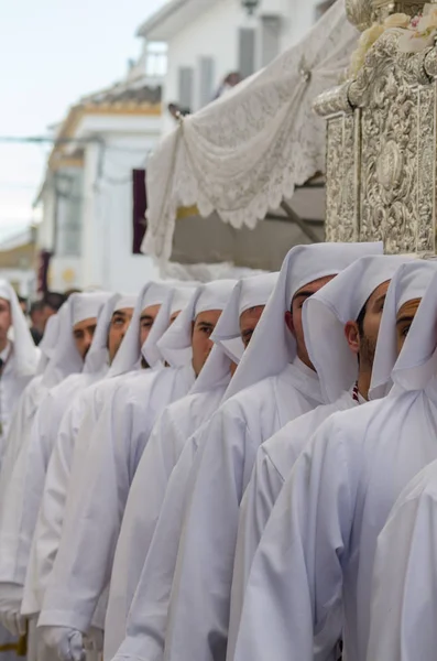 Velez Malaga, İspanya - 25 Mart 2018 insanlar geçit töreninde kutsal hafta İspanyol bir şehirde, Paskalya katılan