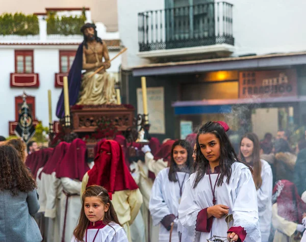 Velez Malaga, İspanya - 24 Mart 2018 insanlar geçit töreninde kutsal hafta İspanyol bir şehirde, Paskalya katılan