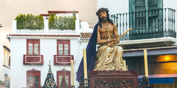 Velez Malaga, İspanya - 24 Mart 2018 insanlar geçit töreninde kutsal hafta İspanyol bir şehirde, Paskalya katılan