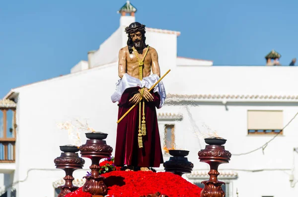 Velez Malaga, İspanya - 27 Mart 2018 insanlar geçit töreninde kutsal hafta İspanyol bir şehirde, Paskalya katılan