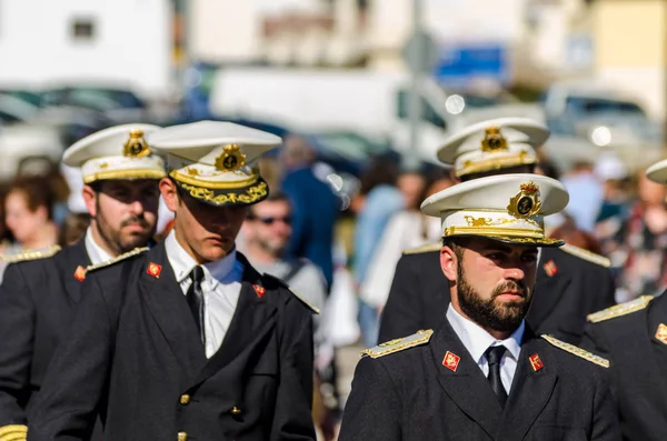 Velez Malaga, İspanya - 27 Mart 2018 insanlar geçit töreninde kutsal hafta İspanyol bir şehirde, Paskalya katılan