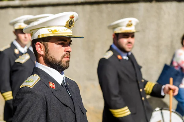Velez Malaga, İspanya - 27 Mart 2018 insanlar geçit töreninde kutsal hafta İspanyol bir şehirde, Paskalya katılan
