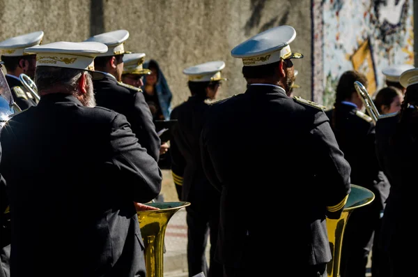 Velez Malaga, İspanya - 27 Mart 2018 insanlar geçit töreninde kutsal hafta İspanyol bir şehirde, Paskalya katılan
