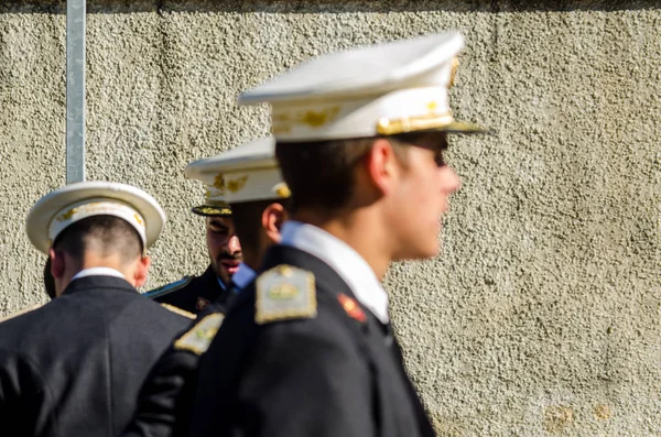 Velez Malaga, İspanya - 27 Mart 2018 insanlar geçit töreninde kutsal hafta İspanyol bir şehirde, Paskalya katılan