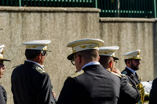 Velez Malaga, İspanya - 27 Mart 2018 insanlar geçit töreninde kutsal hafta İspanyol bir şehirde, Paskalya katılan