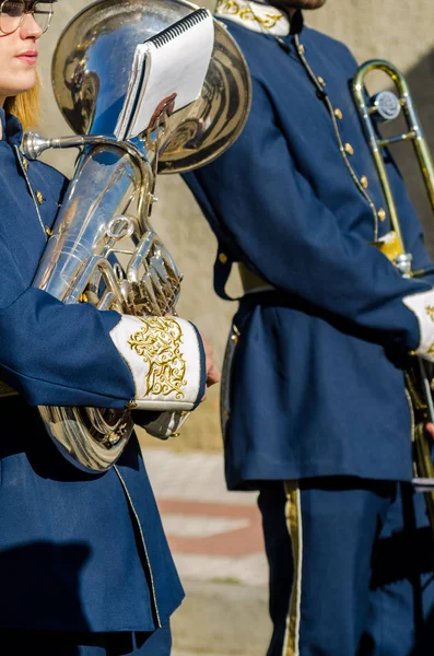 Velez Malaga, İspanya - 27 Mart 2018 insanlar geçit töreninde kutsal hafta İspanyol bir şehirde, Paskalya katılan