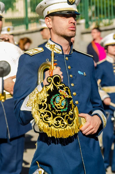 Velez Malaga, İspanya - 27 Mart 2018 insanlar geçit töreninde kutsal hafta İspanyol bir şehirde, Paskalya katılan