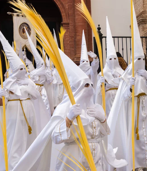 Velez Malaga, İspanya - 25 Mart 2018 insanlar geçit töreninde kutsal hafta İspanyol bir şehirde, Paskalya katılan