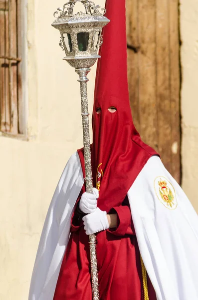 Velez Malaga, İspanya - 29 Mart 2018 insanlar geçit töreninde kutsal hafta İspanyol bir şehirde, Paskalya katılan