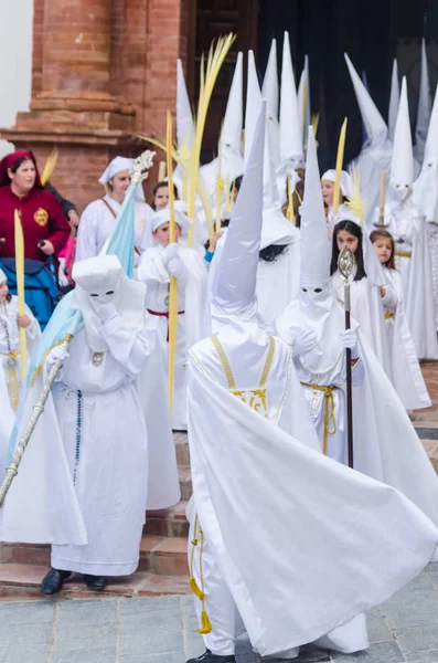 Velez Malaga, İspanya - 25 Mart 2018 insanlar geçit töreninde kutsal hafta İspanyol bir şehirde, Paskalya katılan