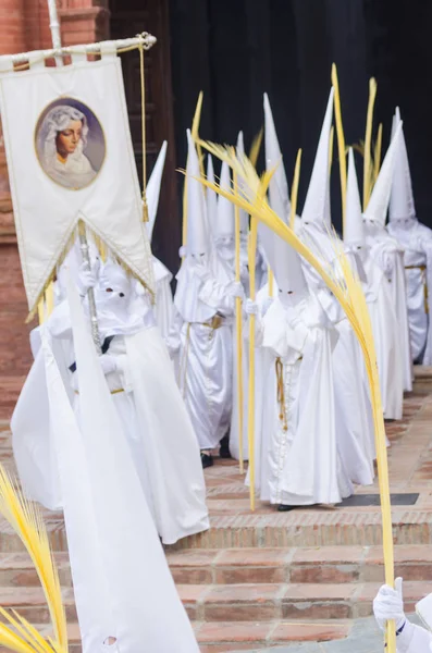 Velez Malaga, İspanya - 25 Mart 2018 insanlar geçit töreninde kutsal hafta İspanyol bir şehirde, Paskalya katılan