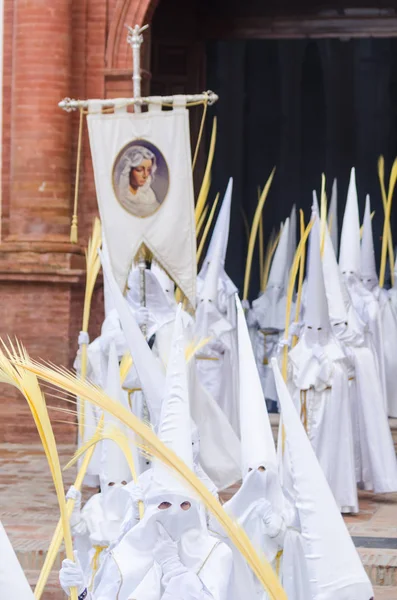 Velez Malaga, İspanya - 25 Mart 2018 insanlar geçit töreninde kutsal hafta İspanyol bir şehirde, Paskalya katılan