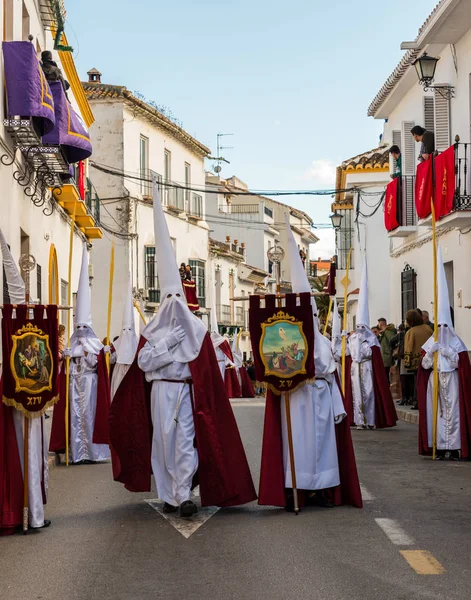 Velez Malaga, İspanya - 25 Mart 2018 insanlar geçit töreninde kutsal hafta İspanyol bir şehirde, Paskalya katılan