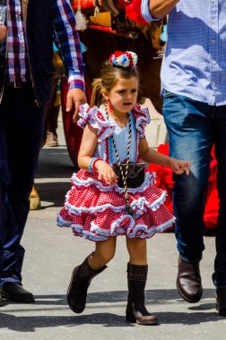 Torre Del Mar, İspanya - 29 Nisan 2018 insanlar kutlamaları nedeniyle İspanya Kutsal şekilde aktarma Katolik törenine katılan