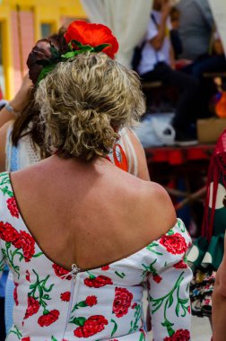 Torre Del Mar, İspanya - 29 Nisan 2018 insanlar kutlamaları nedeniyle İspanya Kutsal şekilde aktarma Katolik törenine katılan