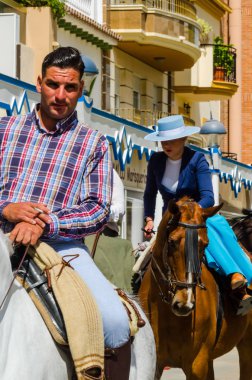 Torre Del Mar, İspanya - 29 Nisan 2018 insanlar kutlamaları nedeniyle İspanya Kutsal şekilde aktarma Katolik törenine katılan