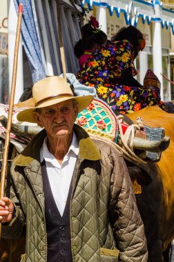 Torre Del Mar, İspanya - 29 Nisan 2018 insanlar kutlamaları nedeniyle İspanya Kutsal şekilde aktarma Katolik törenine katılan