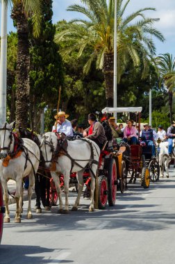 Torre Del Mar, İspanya - 29 Nisan 2018 insanlar kutlamaları nedeniyle İspanya Kutsal şekilde aktarma Katolik törenine katılan