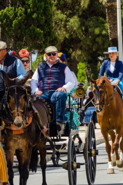 Torre Del Mar, İspanya - 29 Nisan 2018 insanlar kutlamaları nedeniyle İspanya Kutsal şekilde aktarma Katolik törenine katılan