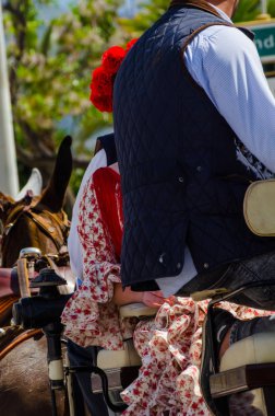 Torre Del Mar, İspanya - 29 Nisan 2018 insanlar kutlamaları nedeniyle İspanya Kutsal şekilde aktarma Katolik törenine katılan