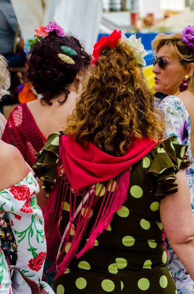 Torre Del Mar, İspanya - 29 Nisan 2018 insanlar kutlamaları nedeniyle İspanya Kutsal şekilde aktarma Katolik törenine katılan