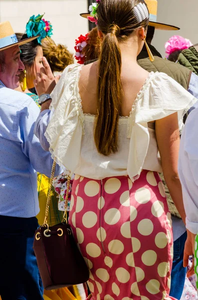 Torre Del Mar, İspanya - 29 Nisan 2018 insanlar kutlamaları nedeniyle İspanya Kutsal şekilde aktarma Katolik törenine katılan