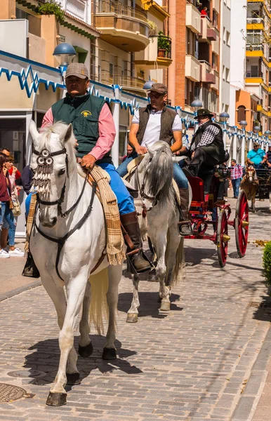 Torre Del Mar, İspanya - 29 Nisan 2018 insanlar kutlamaları nedeniyle İspanya Kutsal şekilde aktarma Katolik törenine katılan