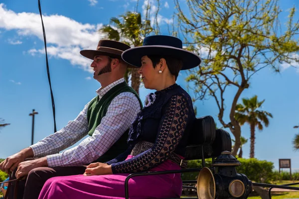 Torre Del Mar, İspanya - 29 Nisan 2018 insanlar kutlamaları nedeniyle İspanya Kutsal şekilde aktarma Katolik törenine katılan