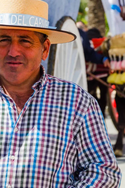 Torre Del Mar, İspanya - 29 Nisan 2018 insanlar kutlamaları nedeniyle İspanya Kutsal şekilde aktarma Katolik törenine katılan