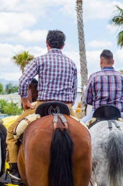 Torre Del Mar, İspanya - 29 Nisan 2018 insanlar kutlamaları nedeniyle İspanya Kutsal şekilde aktarma Katolik törenine katılan