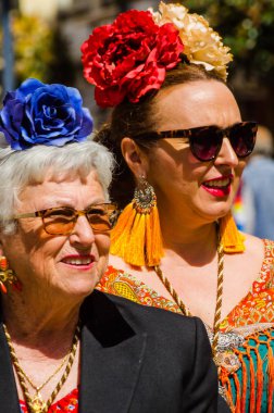 Torre Del Mar, İspanya - 29 Nisan 2018 insanlar kutlamaları nedeniyle İspanya Kutsal şekilde aktarma Katolik törenine katılan