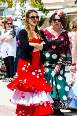 Torre Del Mar, İspanya - 29 Nisan 2018 insanlar kutlamaları nedeniyle İspanya Kutsal şekilde aktarma Katolik törenine katılan