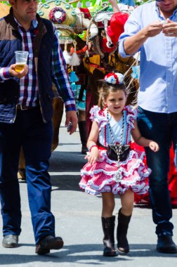 Torre Del Mar, İspanya - 29 Nisan 2018 insanlar kutlamaları nedeniyle İspanya Kutsal şekilde aktarma Katolik törenine katılan