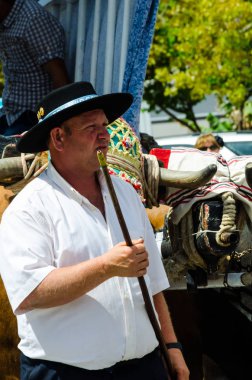 Torre Del Mar, İspanya - 29 Nisan 2018 insanlar kutlamaları nedeniyle İspanya Kutsal şekilde aktarma Katolik törenine katılan