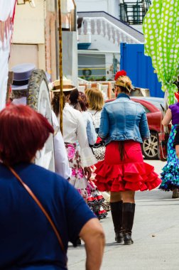 Torre Del Mar, İspanya - 29 Nisan 2018 insanlar kutlamaları nedeniyle İspanya Kutsal şekilde aktarma Katolik törenine katılan