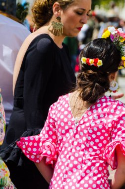 Torre Del Mar, İspanya - 29 Nisan 2018 insanlar kutlamaları nedeniyle İspanya Kutsal şekilde aktarma Katolik törenine katılan