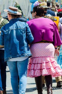 Torre Del Mar, İspanya - 29 Nisan 2018 insanlar kutlamaları nedeniyle İspanya Kutsal şekilde aktarma Katolik törenine katılan