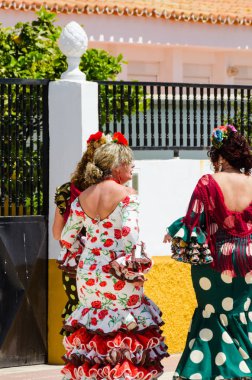 Torre Del Mar, İspanya - 29 Nisan 2018 insanlar kutlamaları nedeniyle İspanya Kutsal şekilde aktarma Katolik törenine katılan