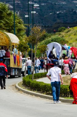 Torre Del Mar, İspanya - 29 Nisan 2018 insanlar kutlamaları nedeniyle İspanya Kutsal şekilde aktarma Katolik törenine katılan
