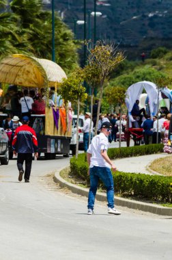 Torre Del Mar, İspanya - 29 Nisan 2018 insanlar kutlamaları nedeniyle İspanya Kutsal şekilde aktarma Katolik törenine katılan