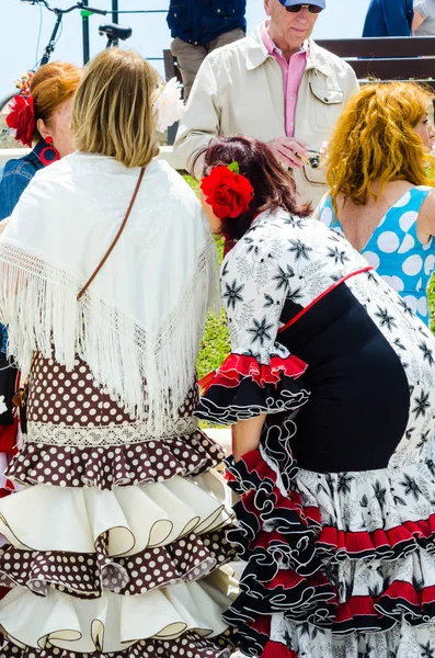 Torre Del Mar, İspanya - 29 Nisan 2018 insanlar kutlamaları nedeniyle İspanya Kutsal şekilde aktarma Katolik törenine katılan