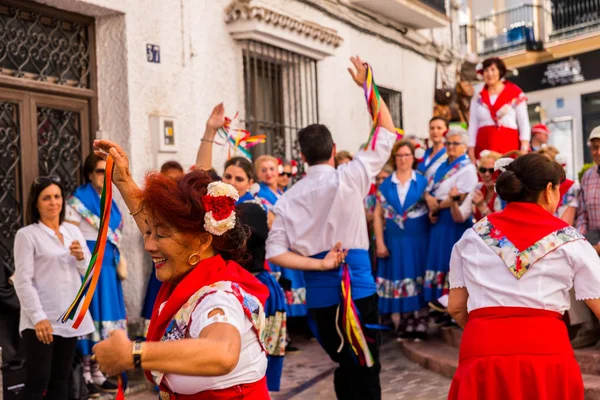 Nerja Spanya Insanların Sokakta Bir Sahil Spanyol Kasabasında Bir Grup — Stok fotoğraf