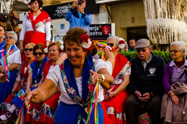 Nerja Espanha Maio 2018 Pessoas Participando Uma Dança Folclórica Tradicional — Fotografia de Stock