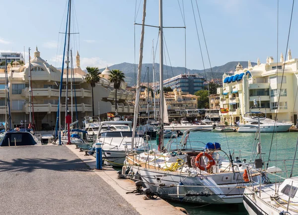 Benalmadena Spanya Lüks Yatların Motorlu Tekneler Turistik Sahil Kasaba Benalmadena — Stok fotoğraf