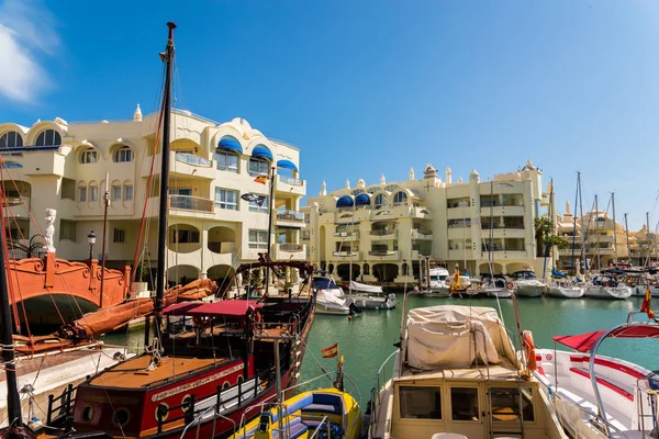 Benalmadena Spanya Lüks Yatların Motorlu Tekneler Turistik Sahil Kasaba Benalmadena — Stok fotoğraf