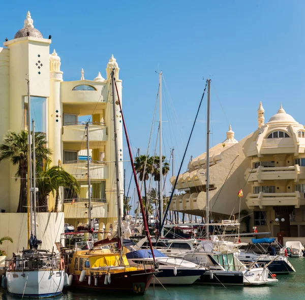 Benalmadena Spanya Lüks Yatların Motorlu Tekneler Turistik Sahil Kasaba Benalmadena — Stok fotoğraf