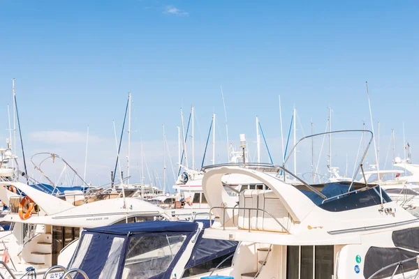 Benalmadena Spanien Mai 2018 Ein Schöner Yachthafen Mit Luxusyachten Und — Stockfoto